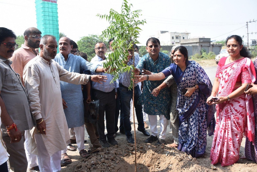 Tree planting with the Metrics Charitable Trust